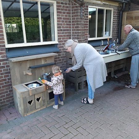 Camping De Tulpenweide Lege Kampeerplaats, Lege Plaats Op Het Gras Zonder Bed Breezand Bagian luar foto