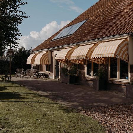 Camping De Tulpenweide Lege Kampeerplaats, Lege Plaats Op Het Gras Zonder Bed Breezand Bagian luar foto