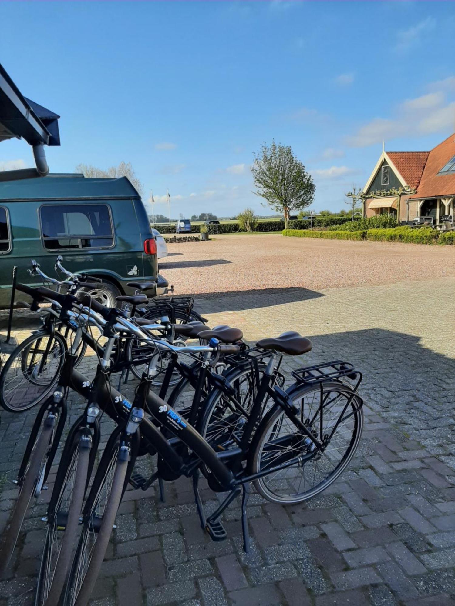 Camping De Tulpenweide Lege Kampeerplaats, Lege Plaats Op Het Gras Zonder Bed Breezand Bagian luar foto