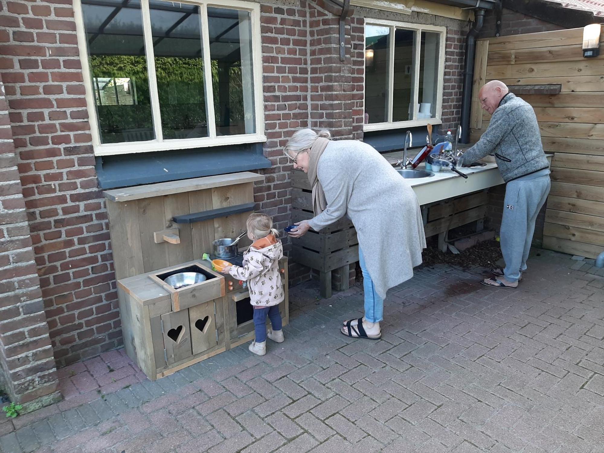Camping De Tulpenweide Lege Kampeerplaats, Lege Plaats Op Het Gras Zonder Bed Breezand Bagian luar foto