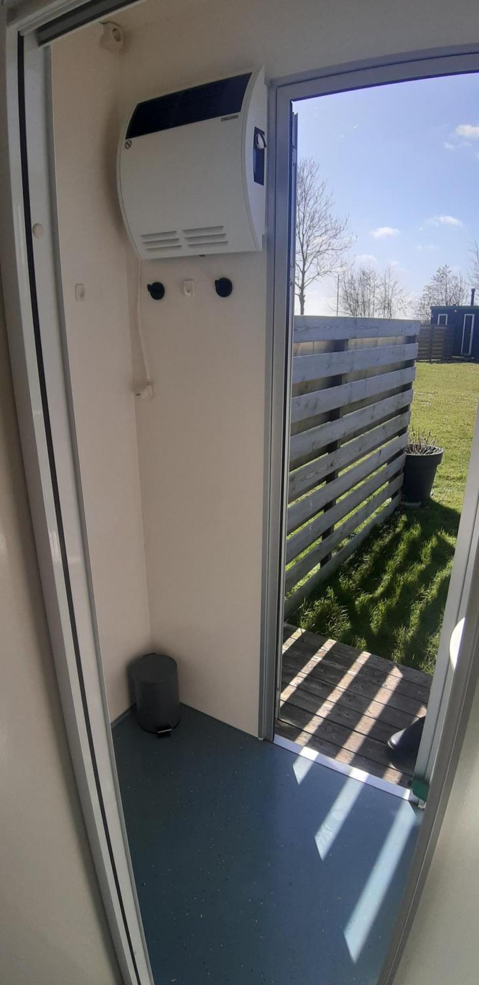 Camping De Tulpenweide Lege Kampeerplaats, Lege Plaats Op Het Gras Zonder Bed Breezand Bagian luar foto